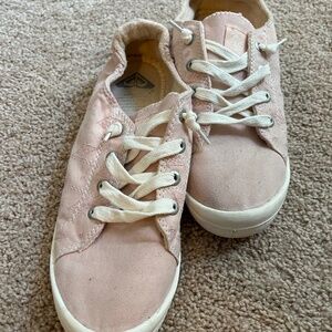 Light pink Roxy slip on sneaker